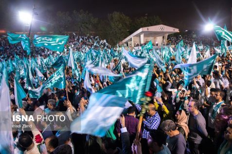 اجتماع بزرگ هواداران پزشکیان در ورزشگاه حیدرنیا تهران (تصاویر)