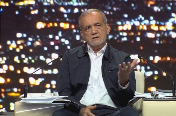 پزشکیان: دعوا بر سر این است که برجام به نام من نباشد / چه کسی از دیوار سفارت انگلیس و عربستان بالا رفت؟ آنها الان در پست های دولتی اند / مگر نگفتند گوشت و مرغ ربطی به برجام ندارد؟ پس چرا گران شدند!؟ / پورمحمدی: معاون جلیلی معاون مرا متهم به انقلاب رنگی کرد! / چرا جلیلی حاضر نیست با زنگنه مناظره کند تا معلوم شود خائن کیست؟ / حمله قالیباف، زاکانی، جلیلی و قاضی زاده به پزشکیان