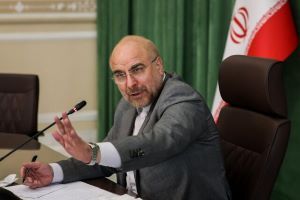 کنایه رضا رشیدپور به کنار کشیدن قالیباف از دعوای مناظره چهارم!