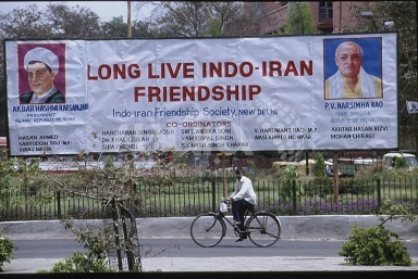 بنر جالب با تصویر هاشمی رفسنجانی در هند! (عکس)