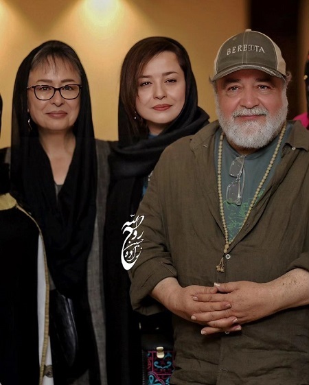 همراهی محمدرضا شریفی نیا و همسر سابق و دخترش در اکران یک فیلم (عکس)