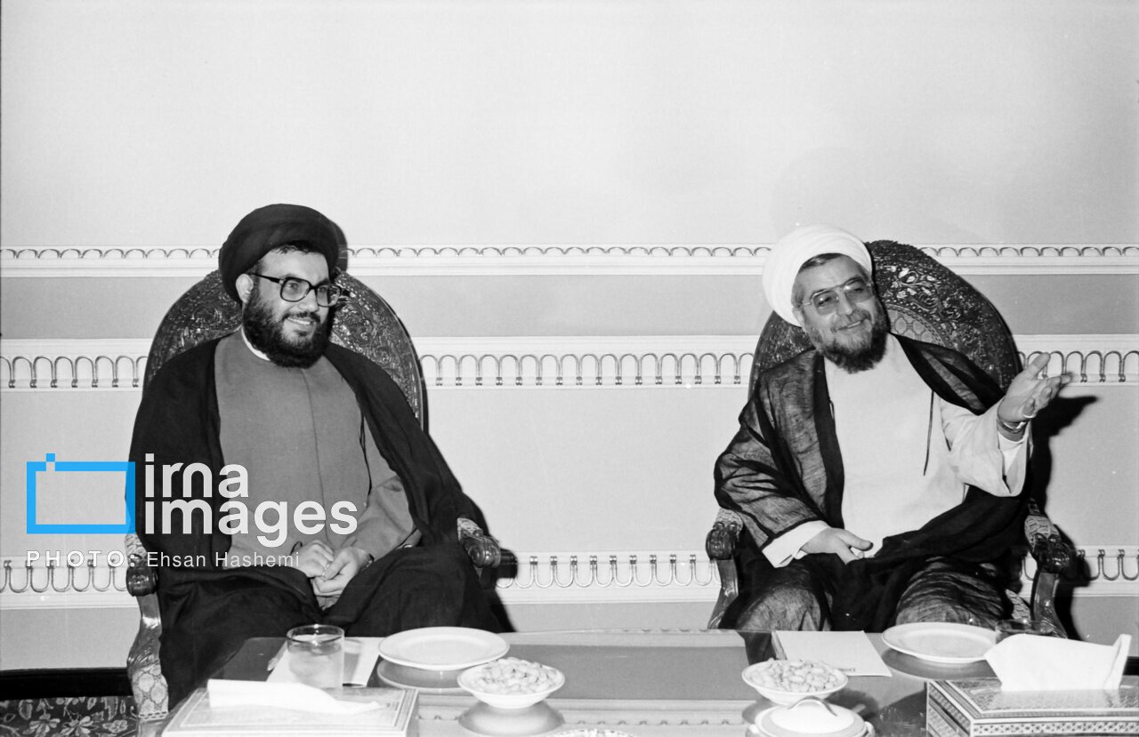 تصویری کمتر دیده شده از حسن روحانی و سید حسن نصرالله در کنار هم
