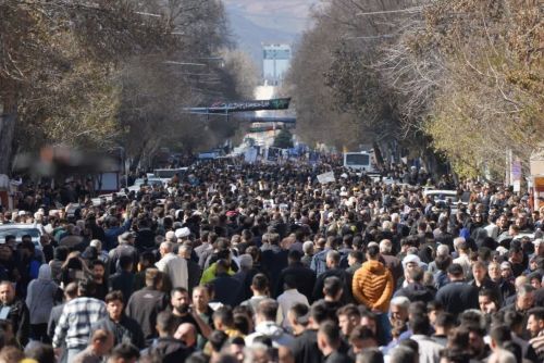 اجتماع عظیم عزاداران علوی در ارومیه با شعار حیدر حیدر، هانسی گروهون بئله مولاسی وار شیعله لرین حدیر کراری وار + عکس