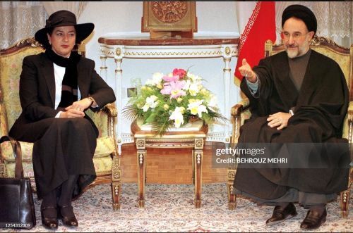 ژست و پوشش جالب وزیر اروپایی در کنار سیدمحمد خاتمی (عکس)