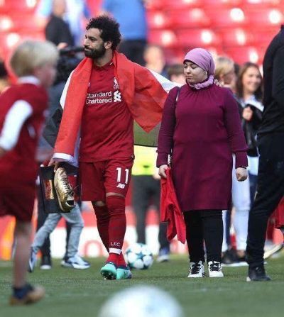 محمد صلاح به انتقادات درباره ظاهر همسرش واکنش نشان داد (عکس)