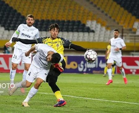 پس از استقلال و تراکتور، ۳ بازیکن خارجی سپاهان هم در آستانه بازی با پرسپولیس از ایران رفتند!