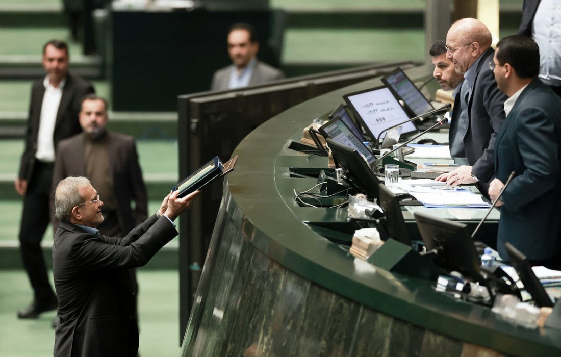 حقوق ۱۴ میلیونی سهم معلم و بازنشسته؛ بودجه ۳۳ هزار میلیاردی سهم صدا و سیما! حقوق ۱۴ میلیونی سهم معلم و بازنشسته؛ بودجه ۳۳ هزار میلیاردی سهم صدا و سیما!