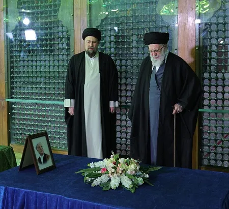 حضور رهبر انقلاب در حرم امام خمینی و در کنار مزار آیت الله هاشمی (عکس) حضور رهبر انقلاب در حرم امام خمینی و در کنار مزار آیت الله هاشمی (عکس)