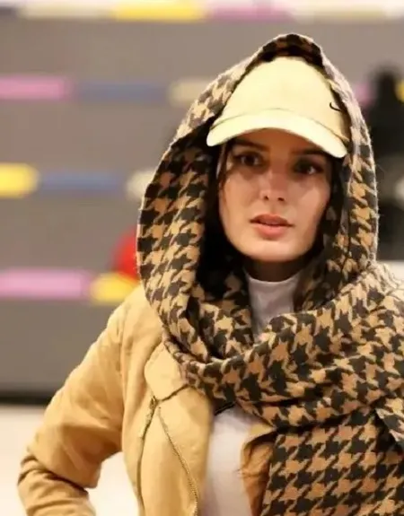 تیپ و چهره غزاله اکرمی در تمرین تیم بولینگ هنرمندان