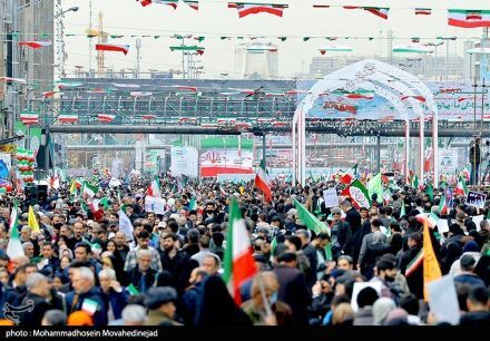 حضور مردم پایتخت در راهپیمایی ۲۲ بهمن / عکس