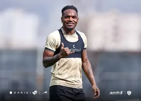 بازیکن پرسپولیس بهخاطر زندگی شخصیاش تذکر گرفت بازیکن پرسپولیس بهخاطر زندگی شخصیاش تذکر گرفت