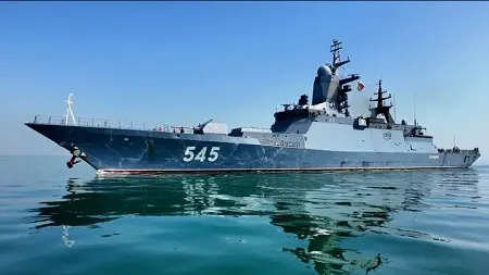 تصویر ناو روسی که در بندرعباس پهلو گرفت تصویر ناو روسی که در بندرعباس پهلو گرفت