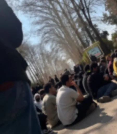 دومین روز تجمع دانشجویان در دانشگاه های تهران، شریف، بهشتی و علم و صنعت (عکس)