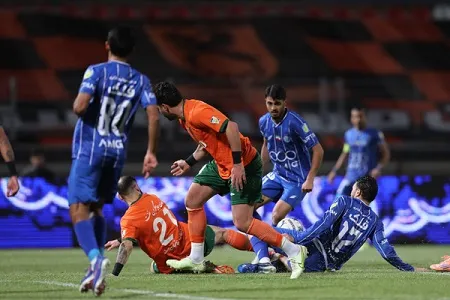 گل استقلال و پنالتی تراکتور مقابل مس و ملوان سوخت؟