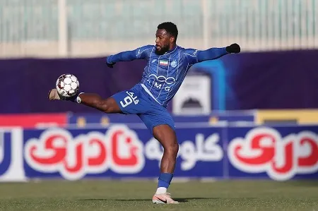 بازیکن استقلال بدون اجازه ایران را ترک کرد