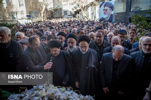 سیدحسن خمینی، خاتمی، کروبی و ناطق نوری در مراسم تشییع امام جمارانی (عکس) سیدحسن خمینی، خاتمی، کروبی و ناطق نوری در مراسم تشییع امام جمارانی (عکس)