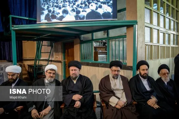 سیدحسن خمینی، خاتمی، کروبی و ناطق نوری در مراسم تشییع امام جمارانی (عکس) سیدحسن خمینی، خاتمی، کروبی و ناطق نوری در مراسم تشییع امام جمارانی (عکس)