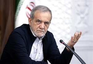 پزشکیان: پیامبر وقتی بت‌ های کعبه را شکست، کلید را داد به همان کسی که تا آن روز مسئول نگهداری بت‌ ها بود، چون کار بلد بود / اگر نمی‌ توانیم بی حجاب را باحجاب نکنیم، لااقل ضد دینش نکنیم