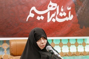 ریحانه رئیسی: بعد از شهادت پدرم در اندونزی سجاده نماز حاج آقا را در مسجد تکه تکه کردند و مردم با آن نماز خواندند