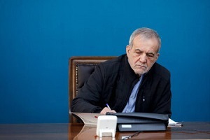 انتقاد تند روزنامه اصولگرا از مدعیان انقلابیگری: دنبال مسخره کردن پزشکیان و بردن آبروی این و آن هستید؛ توصیه‌های رهبری به انقلابی‌ها برایتان کشک است