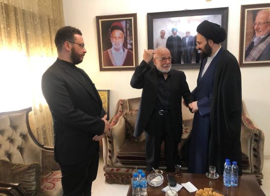 دیدار سیدعلی خمینی با خانواده شهید سیدحسن نصرالله + عکس