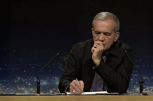 انتقاد تند عباس عبدی از دخالت‌ مجلسی ‌ها در عزل و نصب‌ ها؛ سکوت دولت جایز نیست