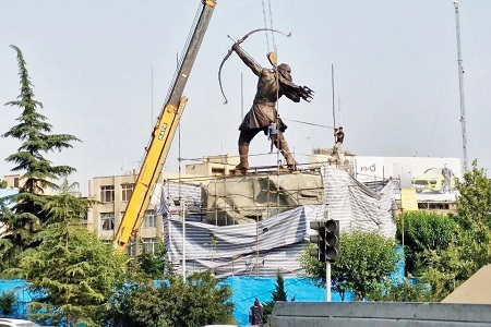 منم آرش/درباره نصب مجسمه آرش کمانگیر در میدان ونک+ عکس