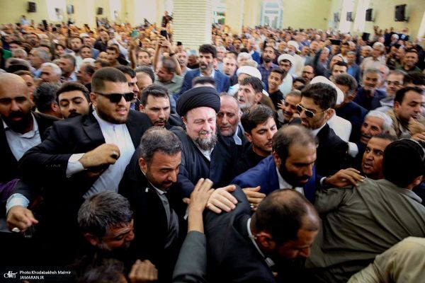 سید حسن خمینی: جمهوری اسلامی باید به جنگ محرومیت برود و نباید از توده‌های مردم جدا شود / گزارش تصویری حضور یادگار امام در روستای خیارج قزوین