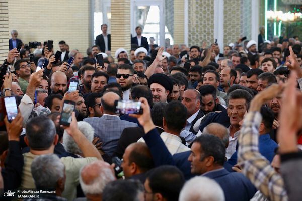 سید حسن خمینی: جمهوری اسلامی باید به جنگ محرومیت برود و نباید از توده‌های مردم جدا شود / گزارش تصویری حضور یادگار امام در روستای خیارج قزوین