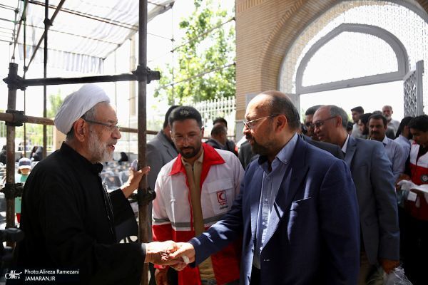 سید حسن خمینی: جمهوری اسلامی باید به جنگ محرومیت برود و نباید از توده‌های مردم جدا شود / گزارش تصویری حضور یادگار امام در روستای خیارج قزوین