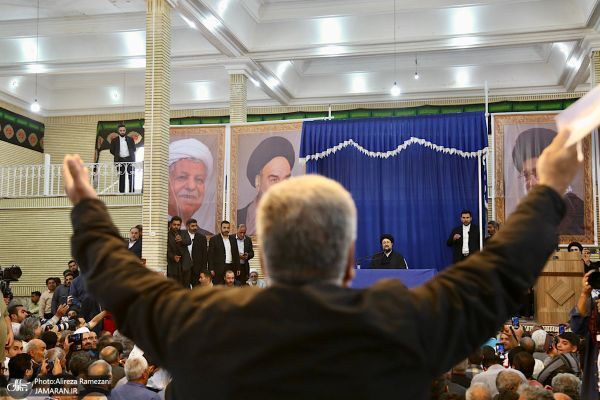 سید حسن خمینی: جمهوری اسلامی باید به جنگ محرومیت برود و نباید از توده‌های مردم جدا شود / گزارش تصویری حضور یادگار امام در روستای خیارج قزوین