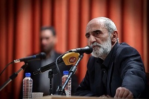 حسین شریعتمداری: موافقان مذاکره هم خائن‌اند هم احمق!