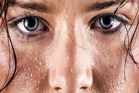چگونه تعریق در تابستان را کاهش دهیم؟ راهکارهای تغذیه‌ای و کاربردی مؤثر