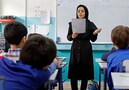 چرا معلمان و فرهنگیان بازنشسته ماه‌ها در صف دریافت پاداش خرید خدمت خود هستند؟