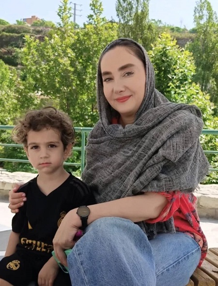 تیپ خودمانیِ هانیه توسلی در پشت‌صحنه سریال کنکل