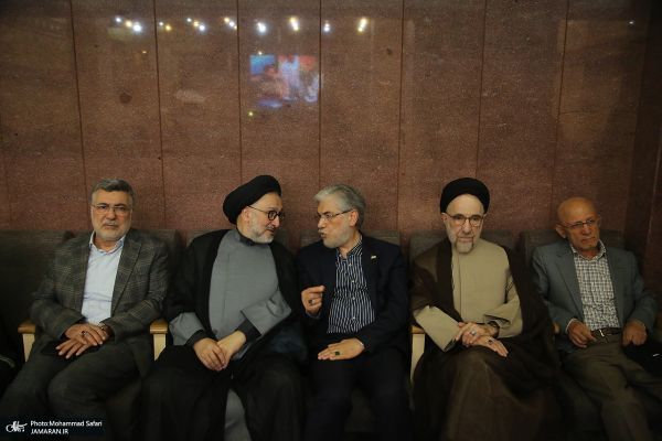همنشینی خاتمی و دو وزیر پزشکیان در مراسم ختم خواهر هادی خانیکی (عکس)