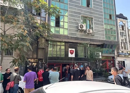 تجمع هواداران پرسپولیس علیه نقل و انتقالات باشگاه، پس از خریدهای استقلال!