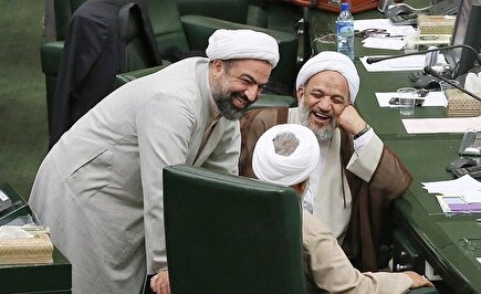 نماینده مردم یا فعال مجازی؛ داستان نمایندگانی که شانی برای جایگاه شان قائل نیستند!