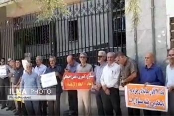 اعتراض جمعی از بازنشستگان تامین اجتماعی در شهرهای مختلف به عدم پرداخت معوقات و شرایط معیشتی + عکس