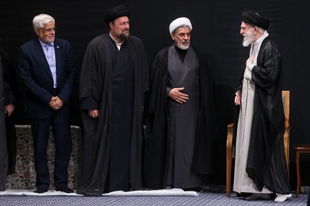 حاضران مراسم بزرگداشت شهدای جنگ تحمیلی اخیر در حضور رهبر انقلاب (تصاویر)