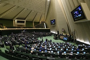 روزنامه هم میهن : وقتی مجلس در تعطیلات است، مملکت روزهای آرامی دارد