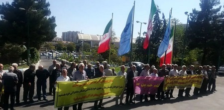تجمع بازنشستگان مخابرات در برخی شهرها+ عکس