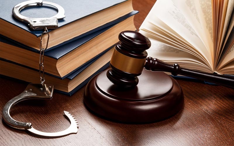دیگر برای هر مشاوره ساده ساعت‌ها در دفاتر حقوقی سپری نکنید!