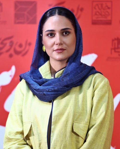 استایل خوش آب‌ورنگ پریناز ایزدیار در اکران مردمی زن و بچه (عکس)