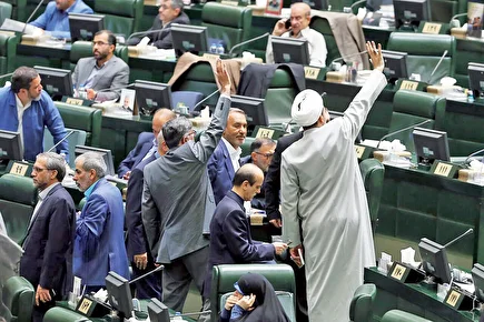 حکایت عجیب برخی نمایندگان مجلس؛ متوجه نیستند یا نمی خواهند متوجه باشند؟! حکایت عجیب برخی نمایندگان مجلس؛ متوجه نیستند یا نمی خواهند متوجه باشند؟!