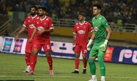 واکنش گلر پرسپولیس به رفتار هوادار سپاهان واکنش گلر پرسپولیس به رفتار هوادار سپاهان