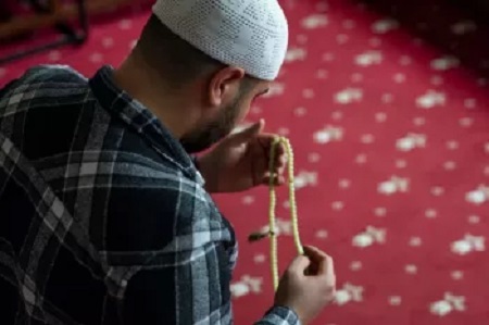 شروط لازم برای نشسته نماز خواندن چیست ؟+ احکام