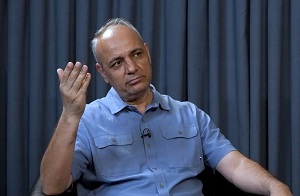 پرسش ساده احمد زیدآبادی از رضا پهلوی