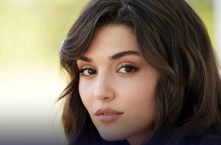 ژست‌های متفاوت هانده ارچل روی جلد یک مجله مشهور خبرساز شد