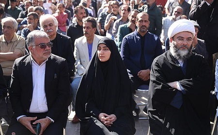 حضور زینب سلیمانی در مراسم تشییع محمد کاسبی (عکس)